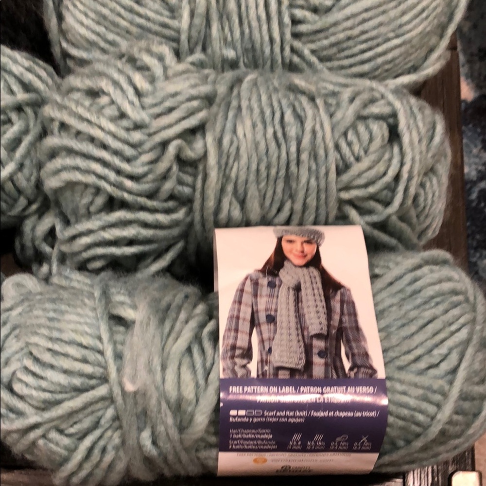 Bernard Roving Chunky Yarn 8 skeins - Picture 6 of 7